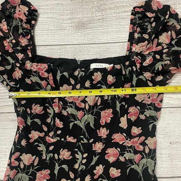 LUSH Women's Long Sleeve High-Low Boho Dress Black Red Floral Size Medium - Picture 4 of 8